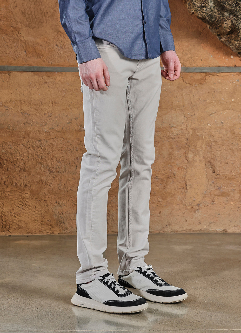 Beige Solid Knitted Slim Fit Jeans